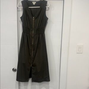 Chic Olive Green Zip-Front Midi Dress